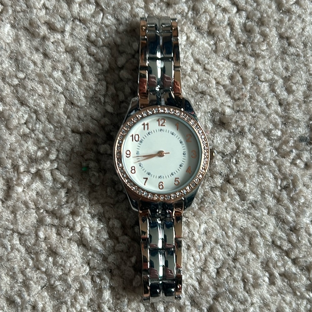 Women’s vintage two‎ tone silver/rose gold crystal watch one size